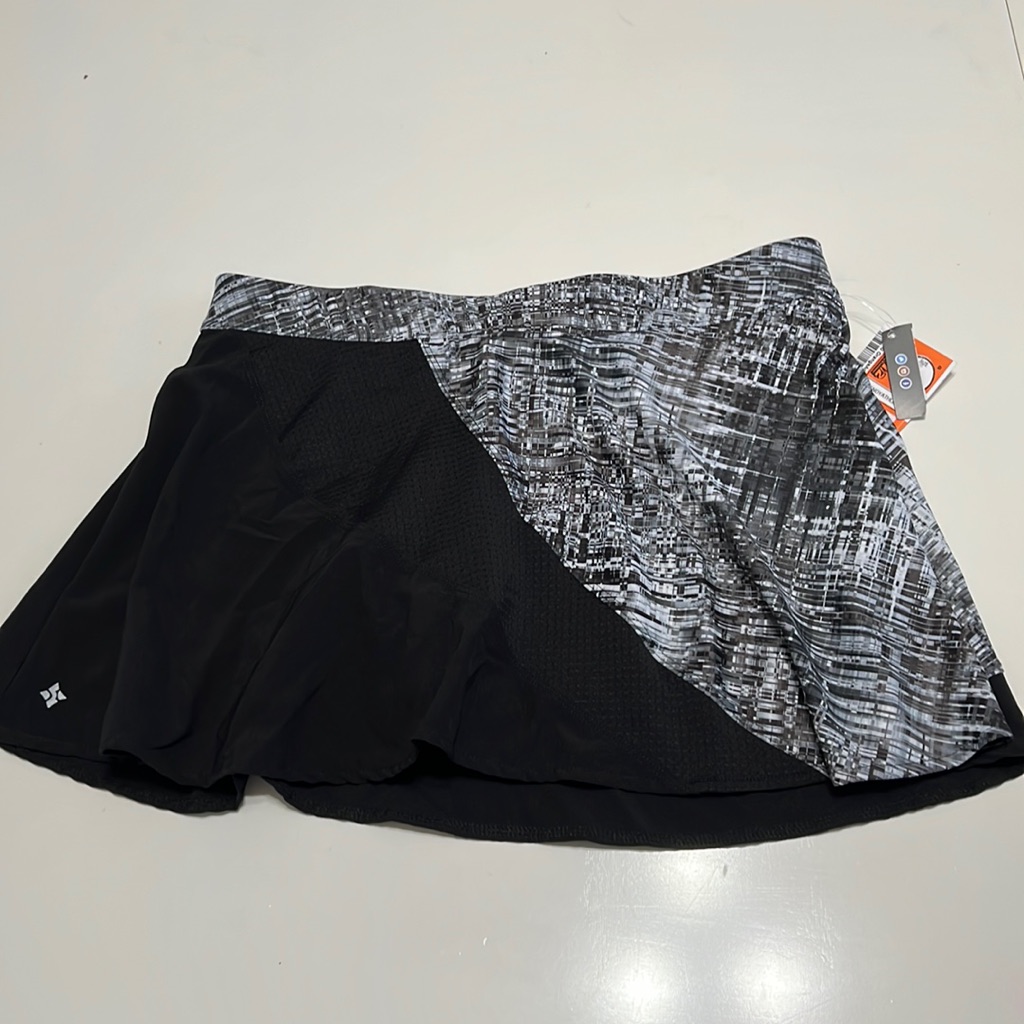 New Nux Athletic Black And White Skort Size L